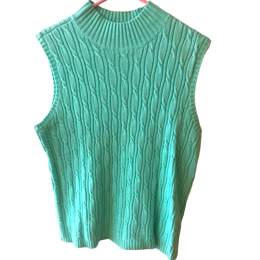 Beautiful Seafoam Green Cable Knit Sleeveless Tank by Villager Sport. Size=Large